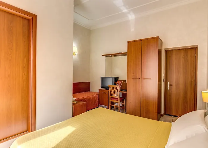 מלון Centro Cavour 3*