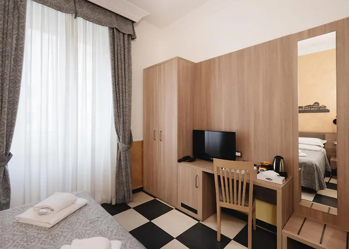 מלון Centro Cavour 3*